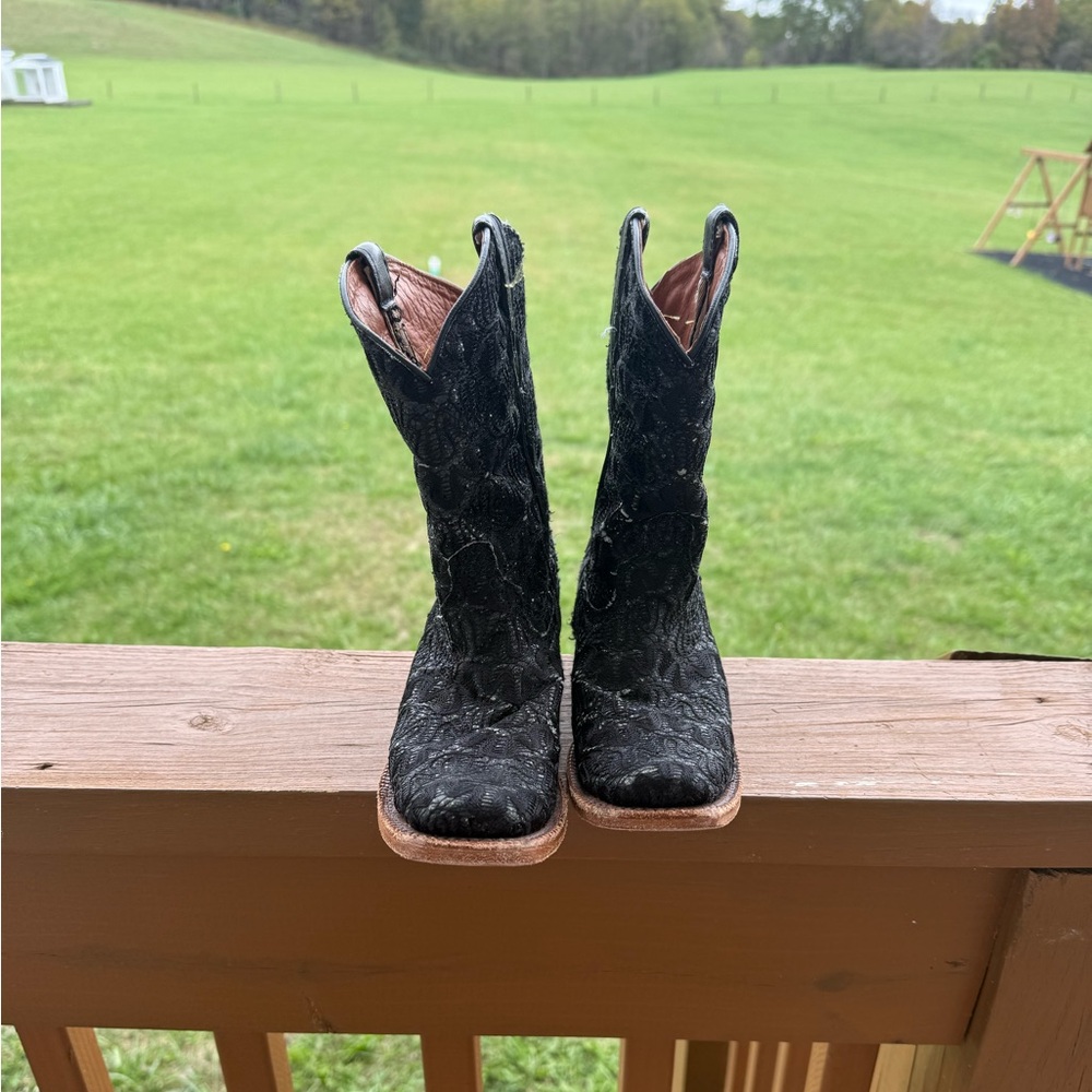 Black lace Boots